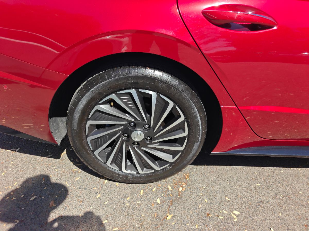 Hyundai Sonata photo 9