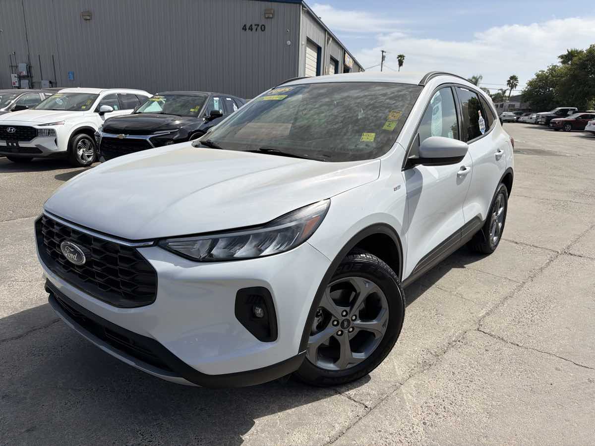 Ford Escape photo 2