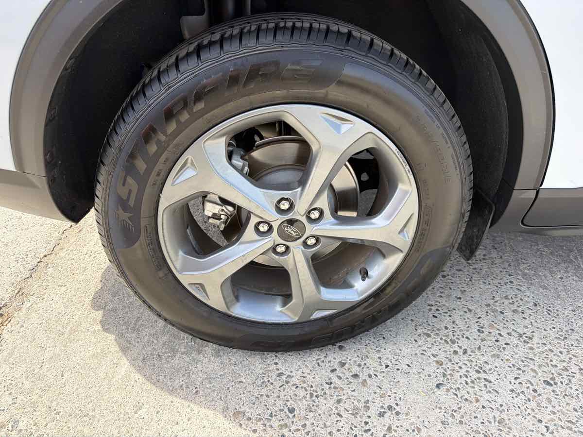 Ford Escape photo 6