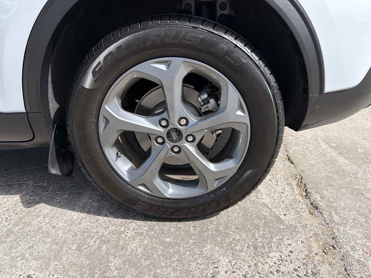 Ford Escape photo 7