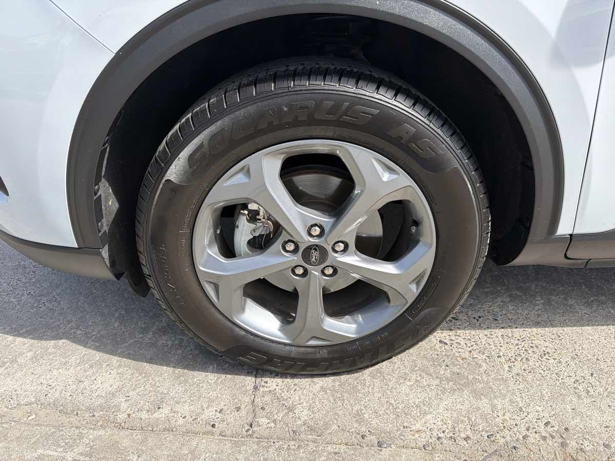 Ford Escape photo 8