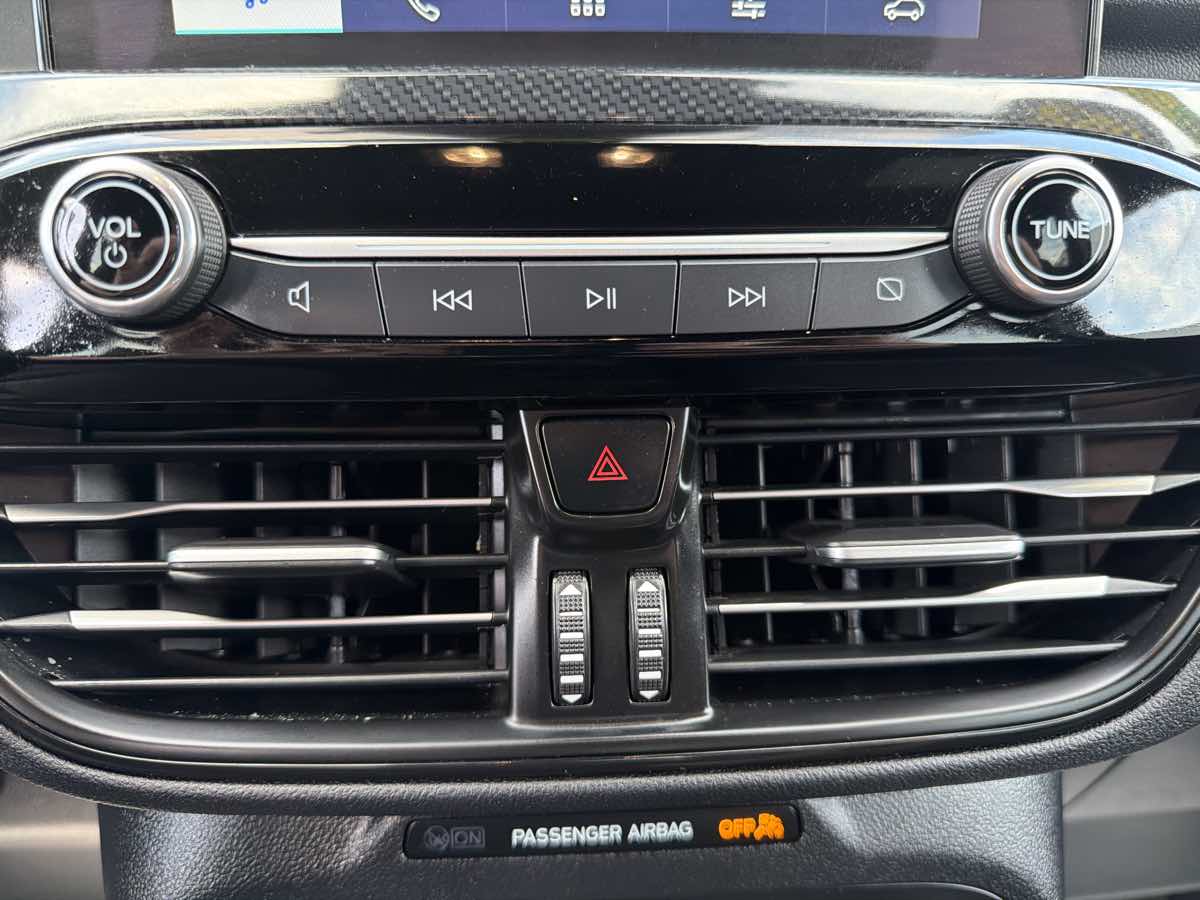 Ford Escape photo 19