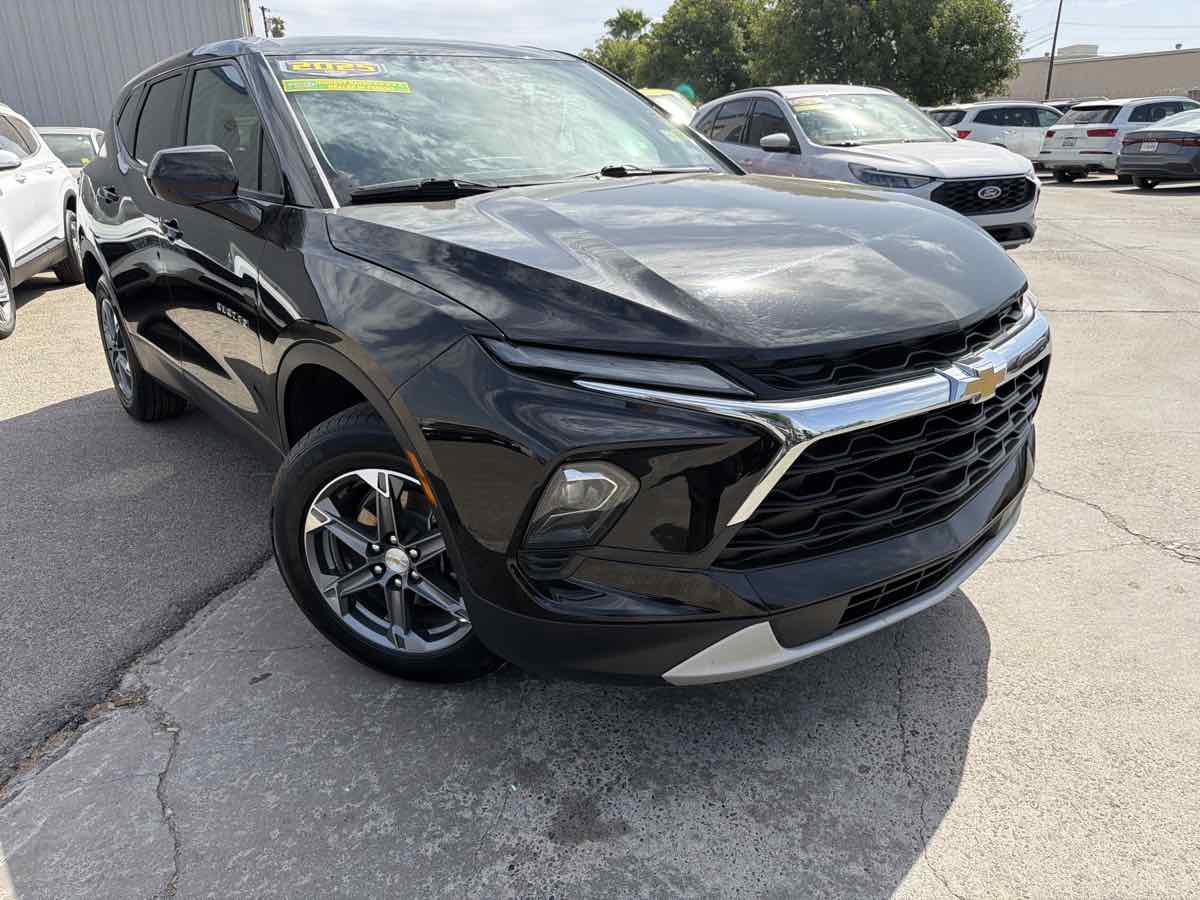 Chevrolet Blazer photo 2