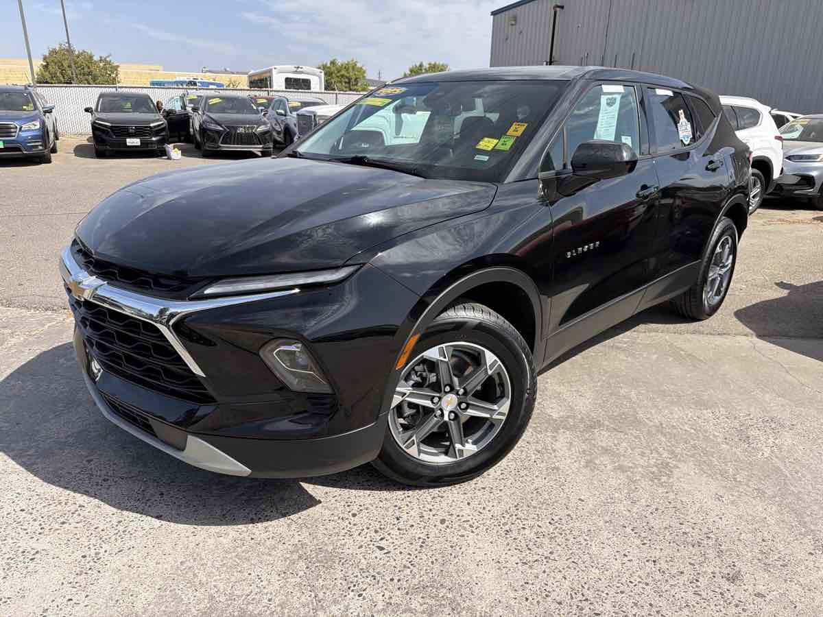 Chevrolet Blazer photo 3