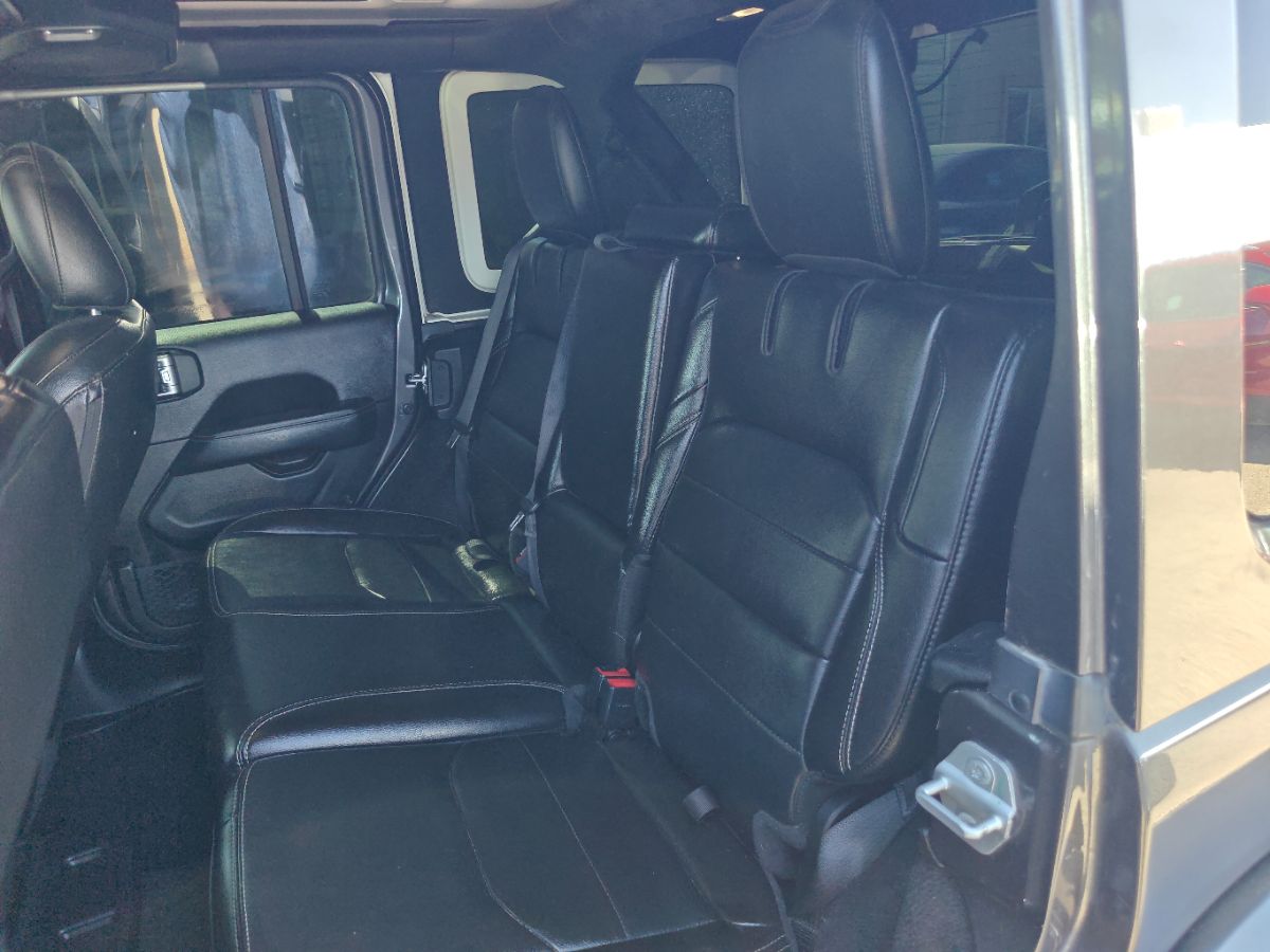 Jeep Wrangler photo 18