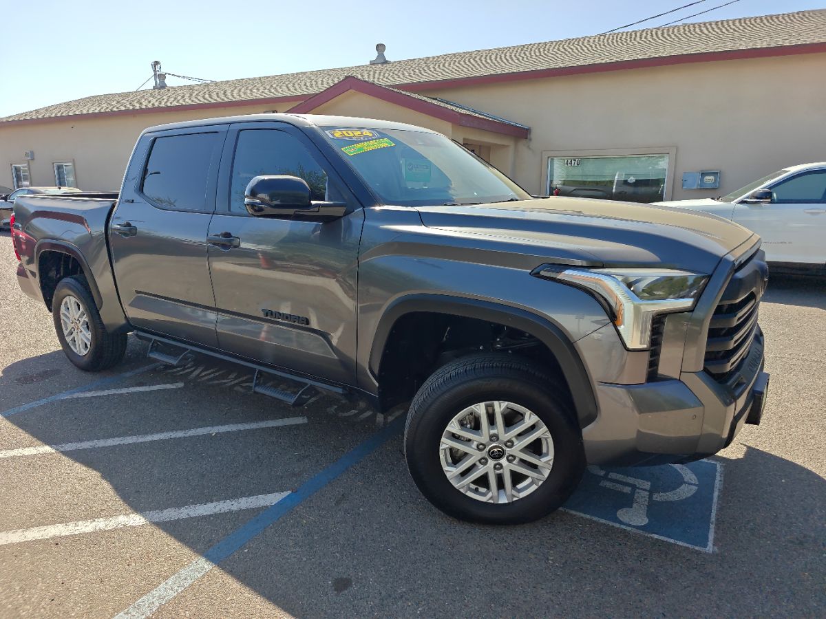 Toyota Tundra photo 2