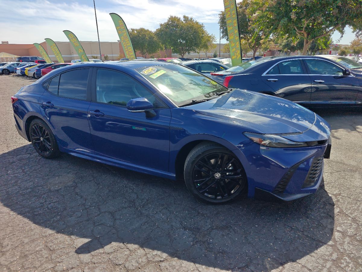 Toyota Camry photo 2