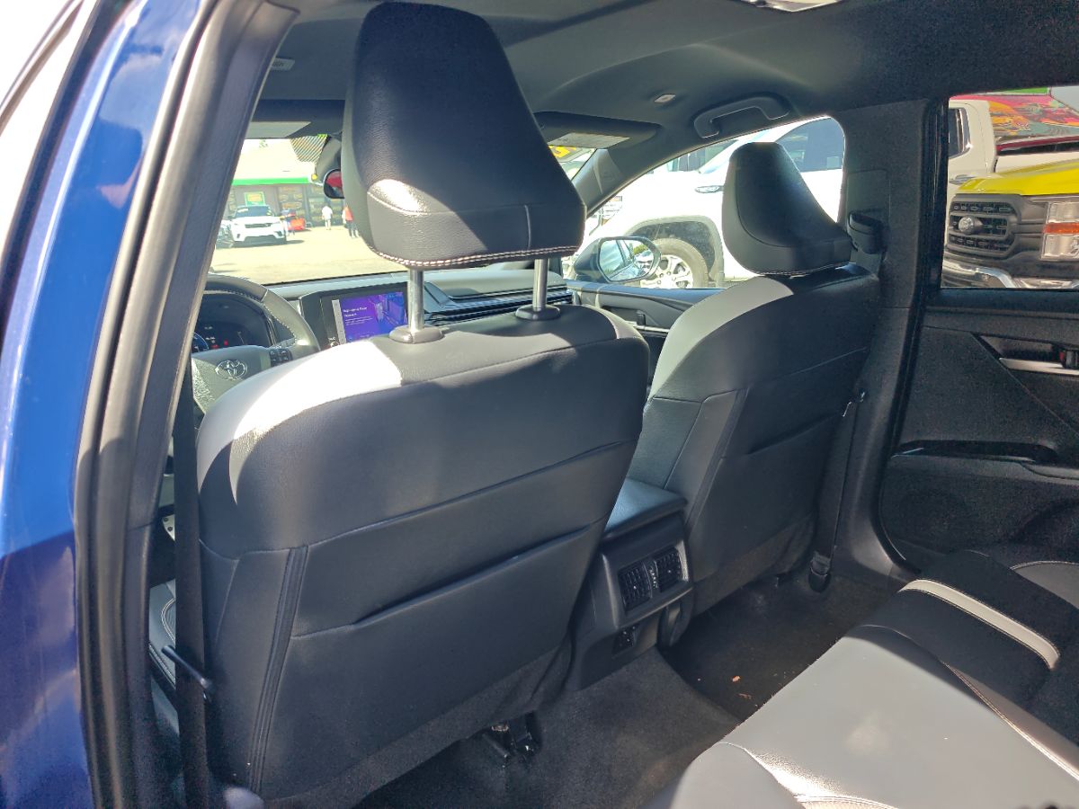 Toyota Camry photo 18