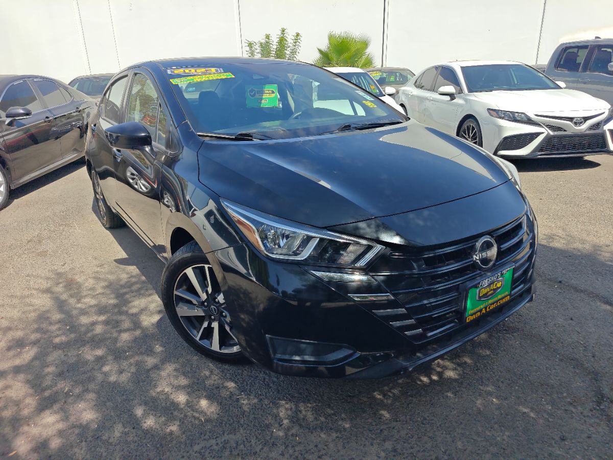 Nissan Versa photo 3