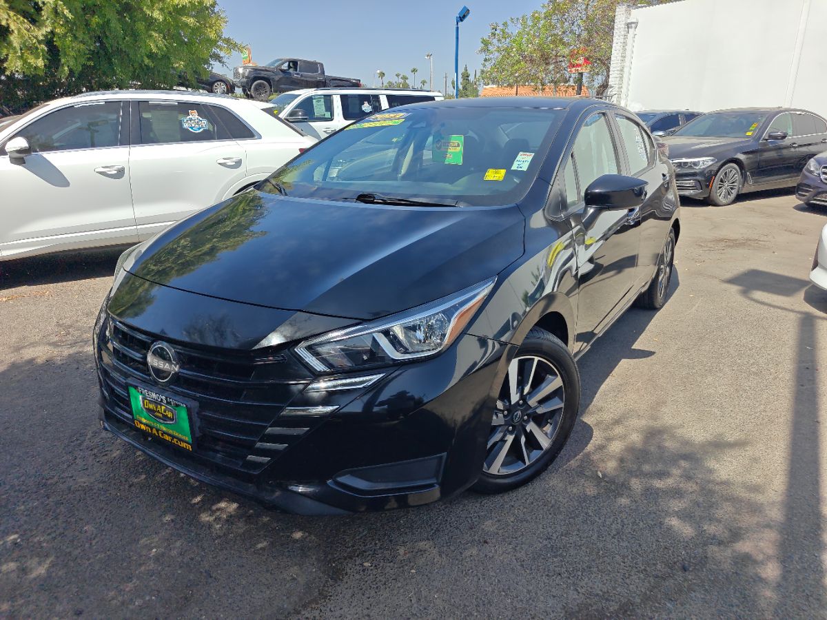 Nissan Versa photo 4
