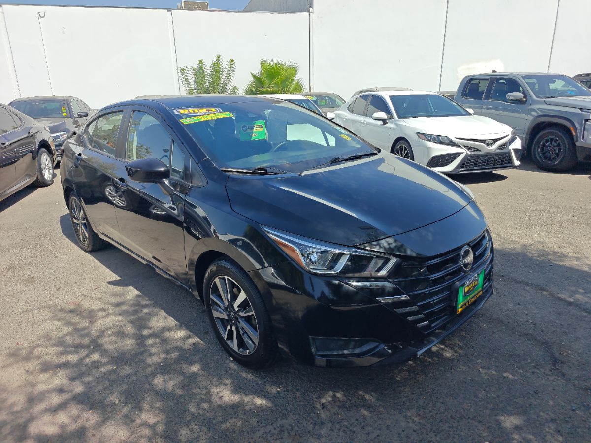 Nissan Versa photo 7