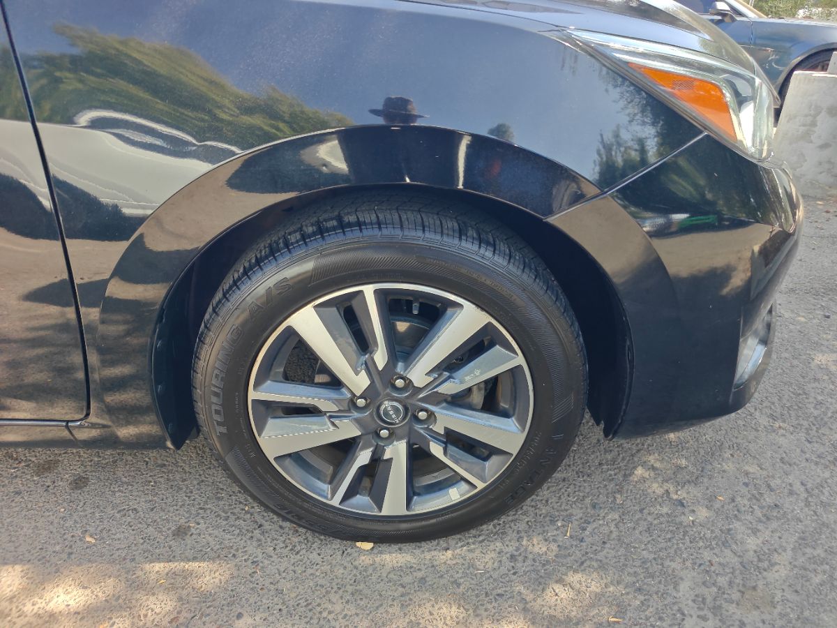 Nissan Versa photo 8