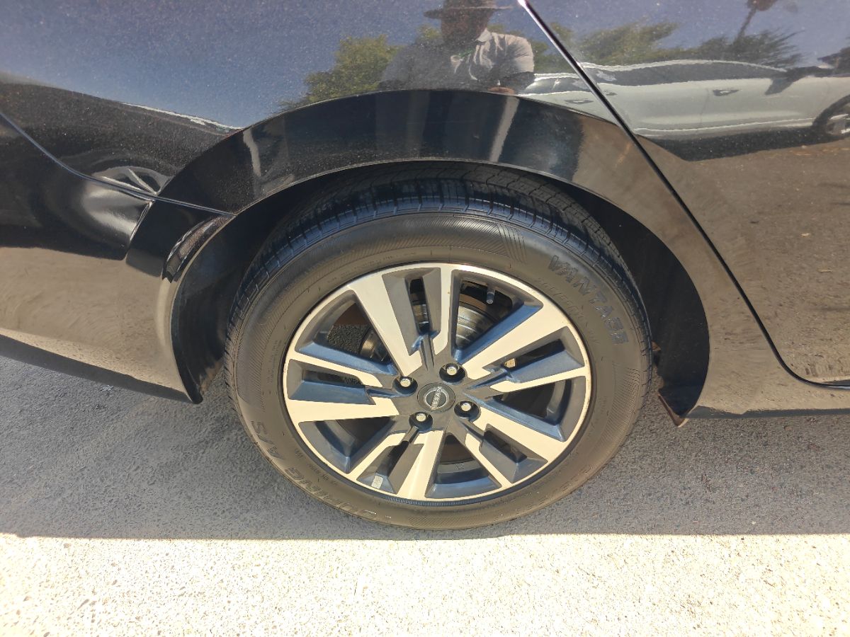 Nissan Versa photo 9