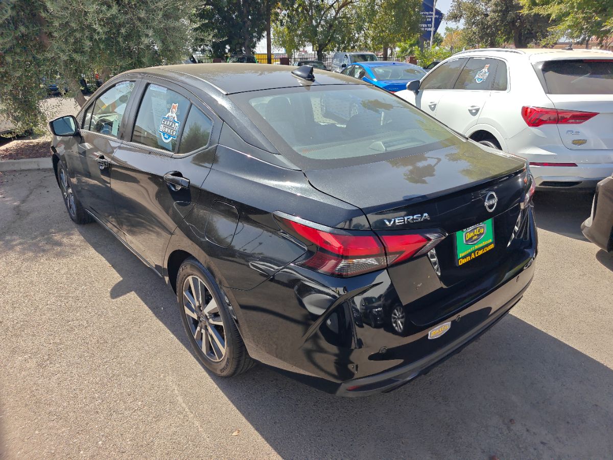 Nissan Versa photo 12