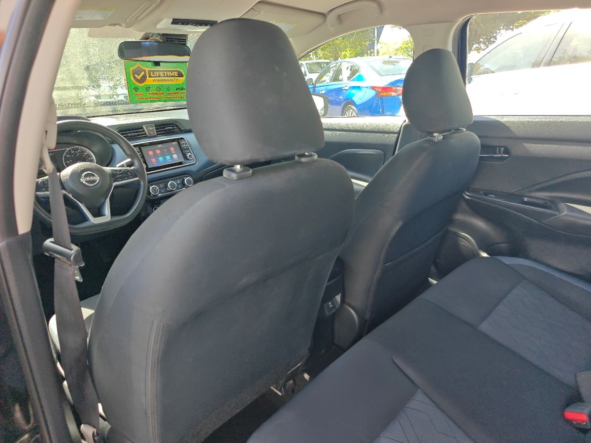 Nissan Versa photo 18