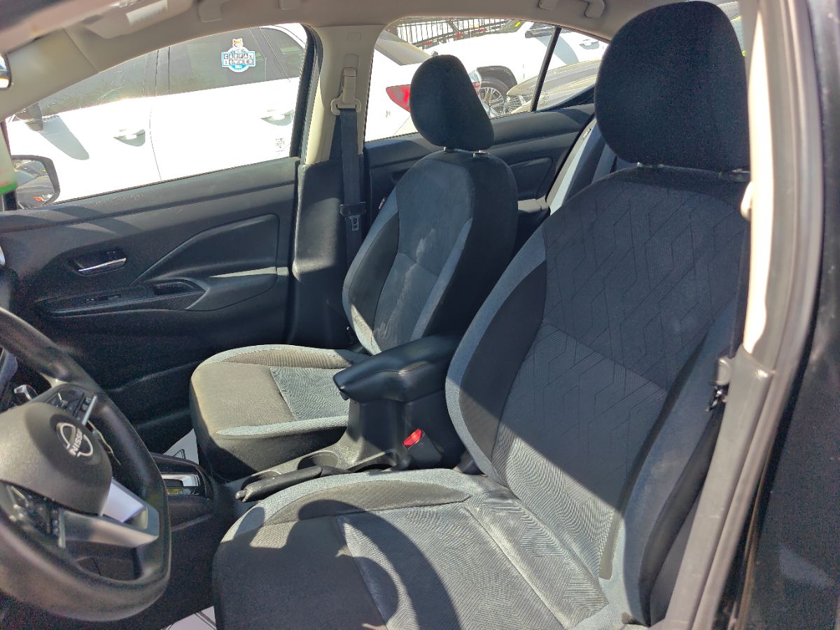 Nissan Versa photo 22
