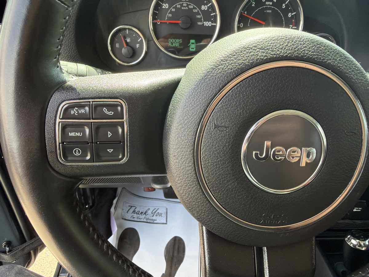 Jeep Wrangler photo 12
