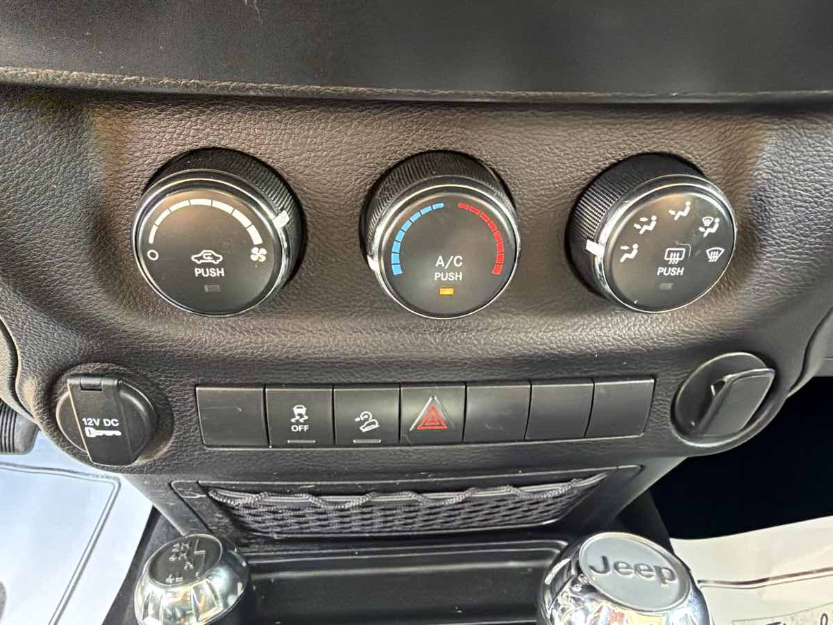 Jeep Wrangler photo 16