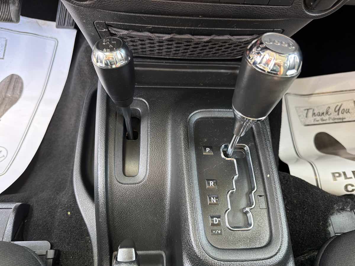 Jeep Wrangler photo 17