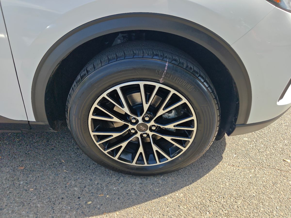 Ford Escape photo 8