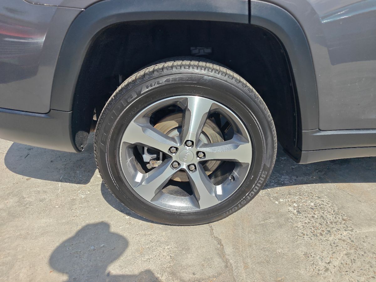 Jeep Grand Cherokee L photo 9
