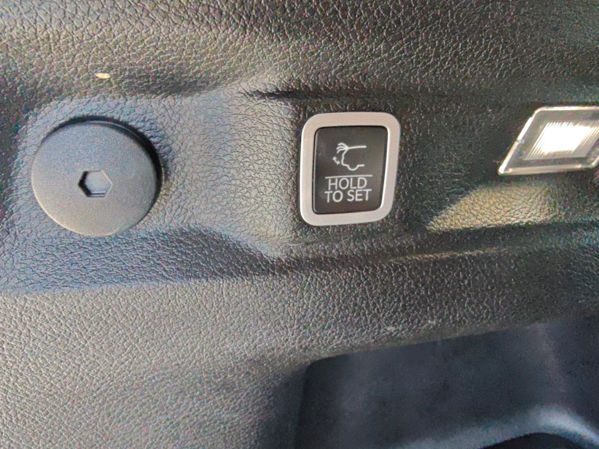 Jeep Grand Cherokee L photo 15