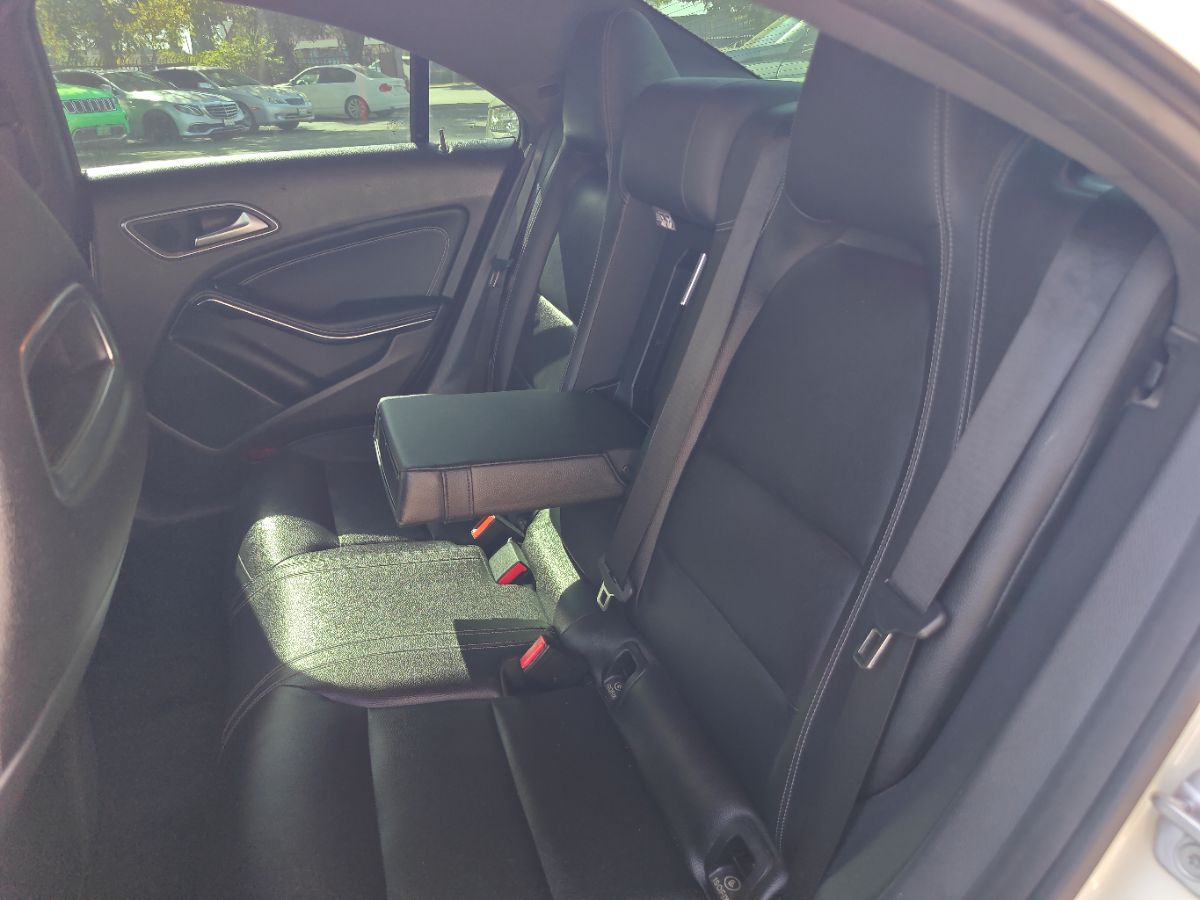 Mercedes-Benz CLA 250 photo 16