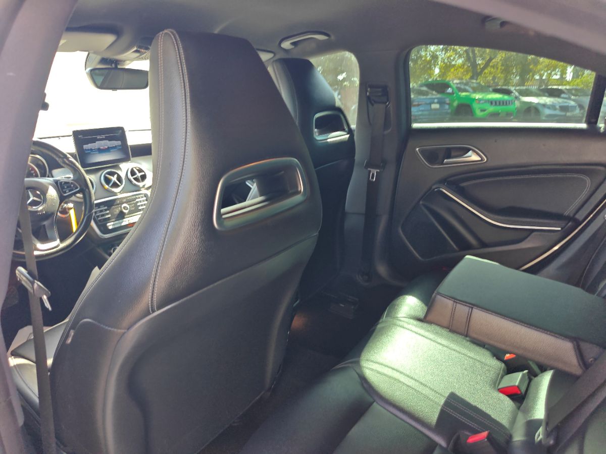 Mercedes-Benz CLA 250 photo 17