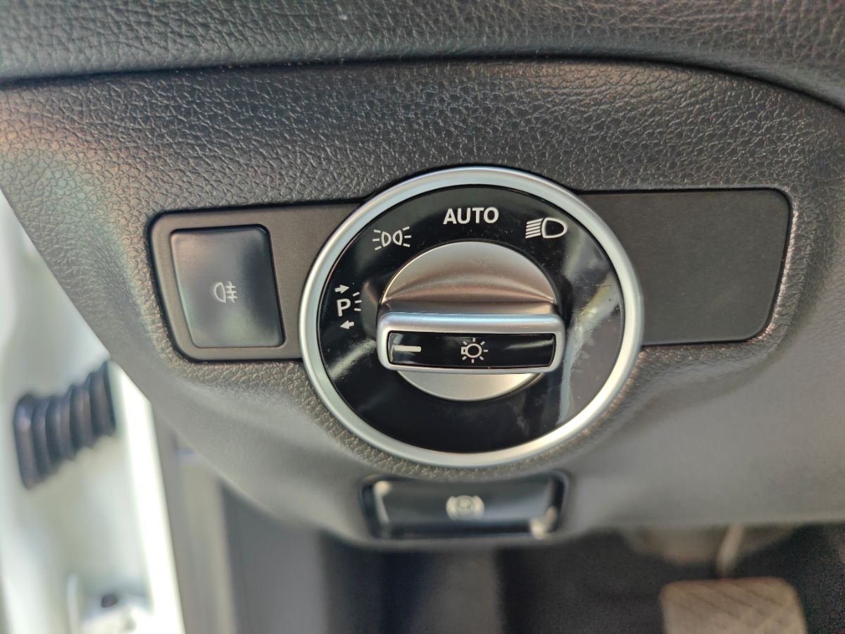 Mercedes-Benz CLA 250 photo 24