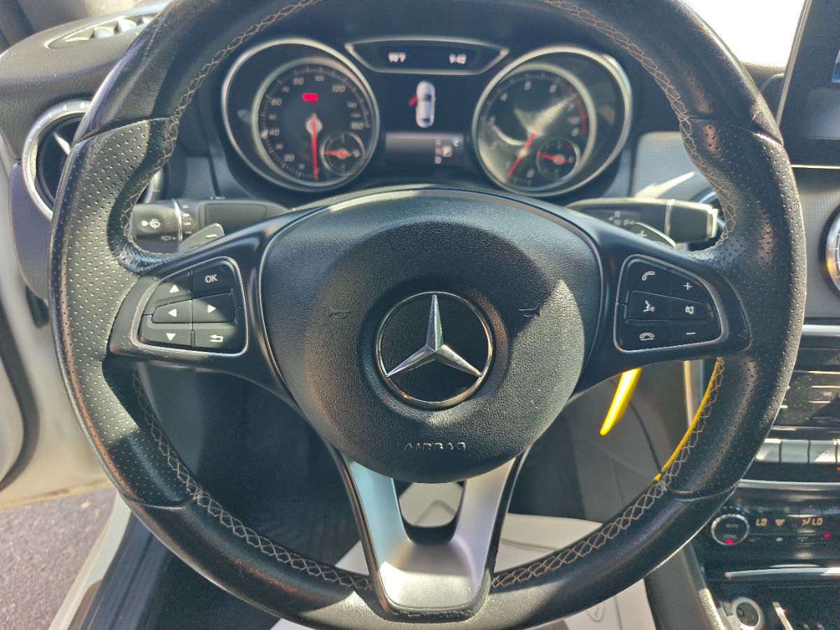 Mercedes-Benz CLA 250 photo 27
