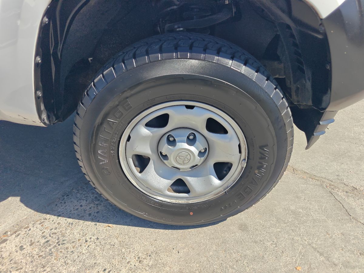 Toyota Tacoma photo 8