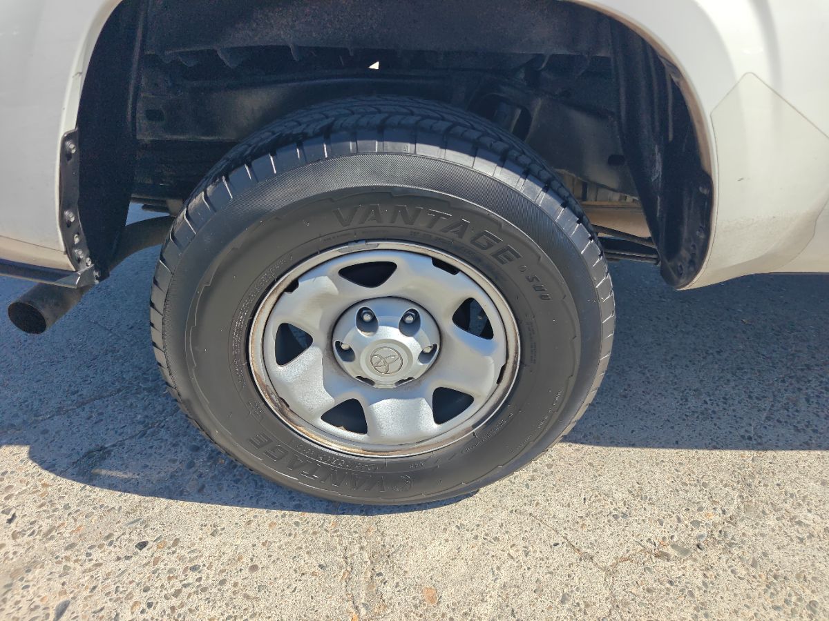 Toyota Tacoma photo 9