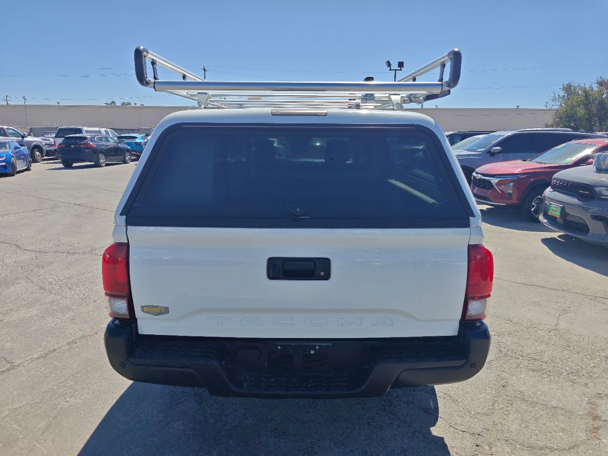 Toyota Tacoma photo 11