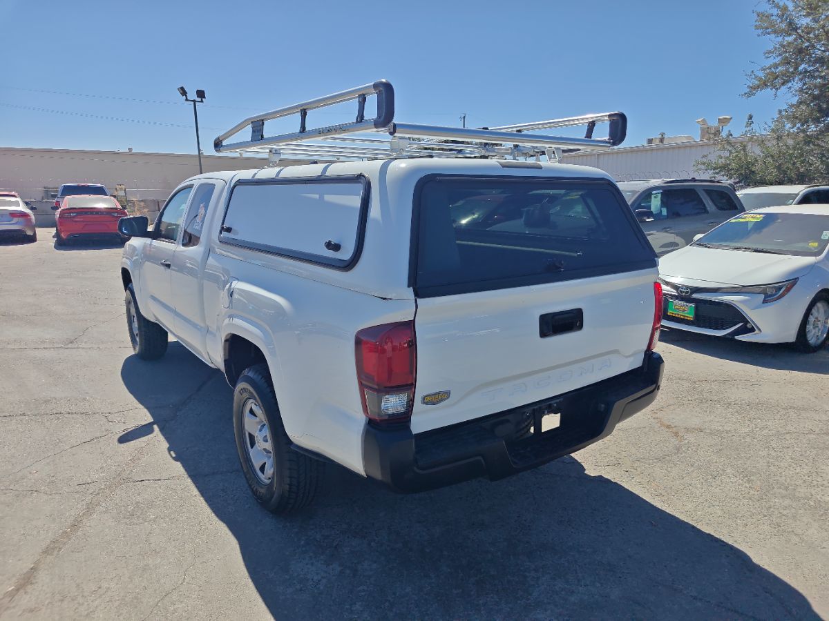 Toyota Tacoma photo 12