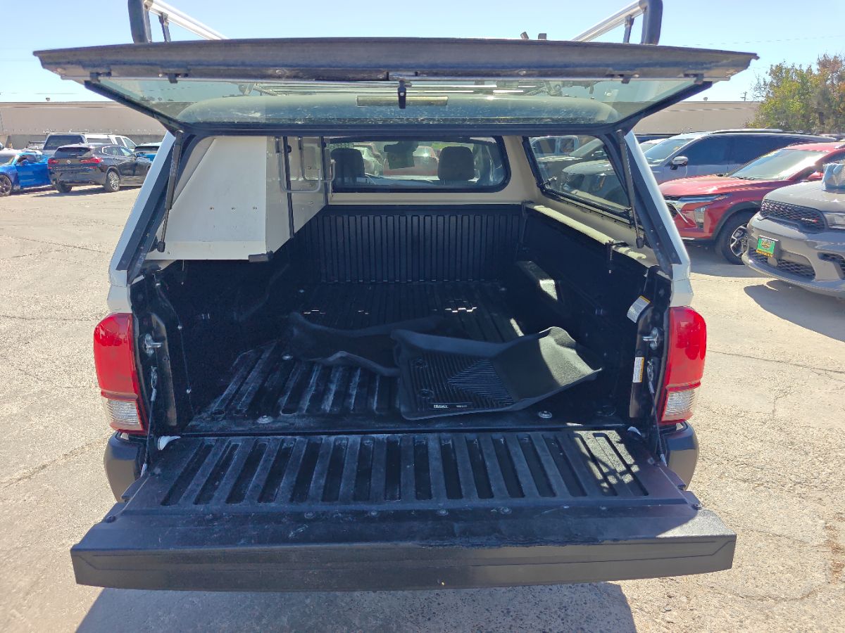 Toyota Tacoma photo 14