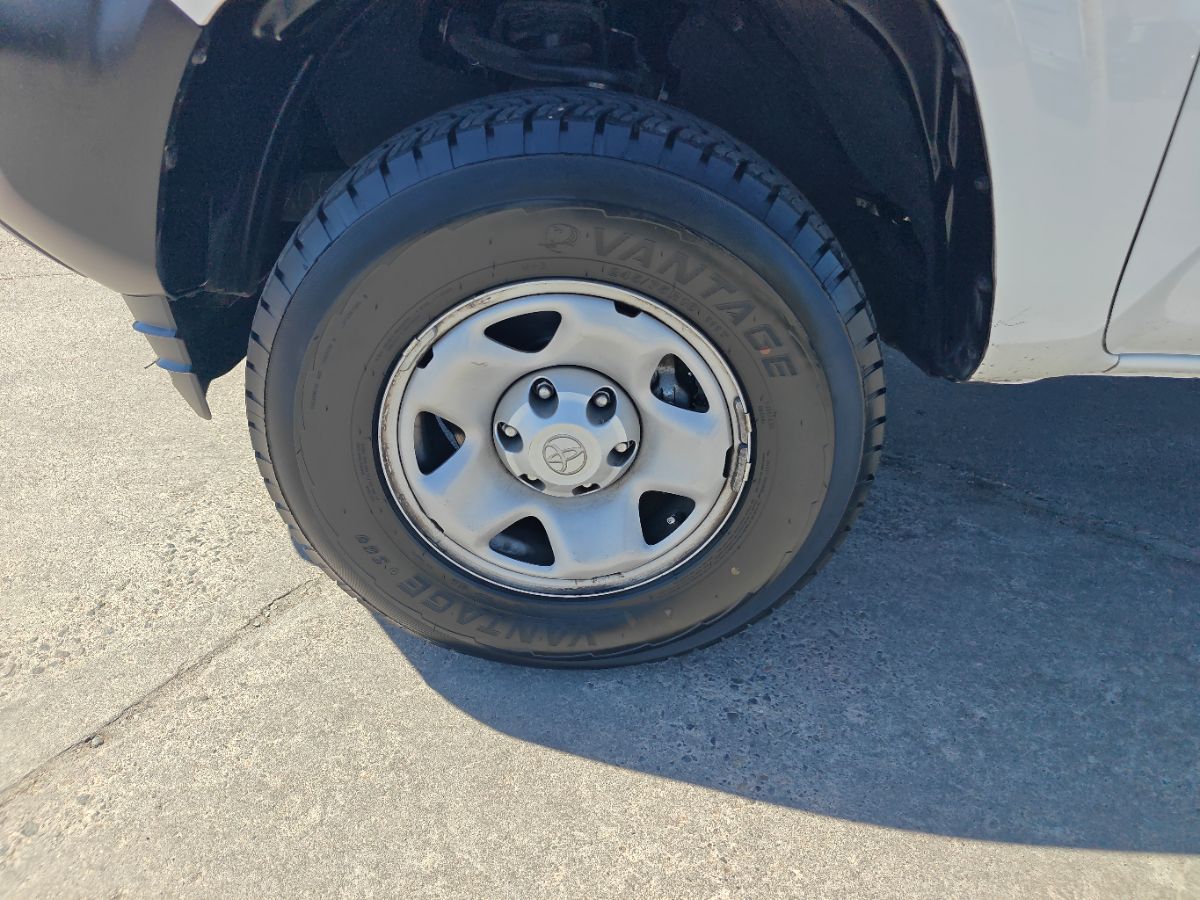 Toyota Tacoma photo 16