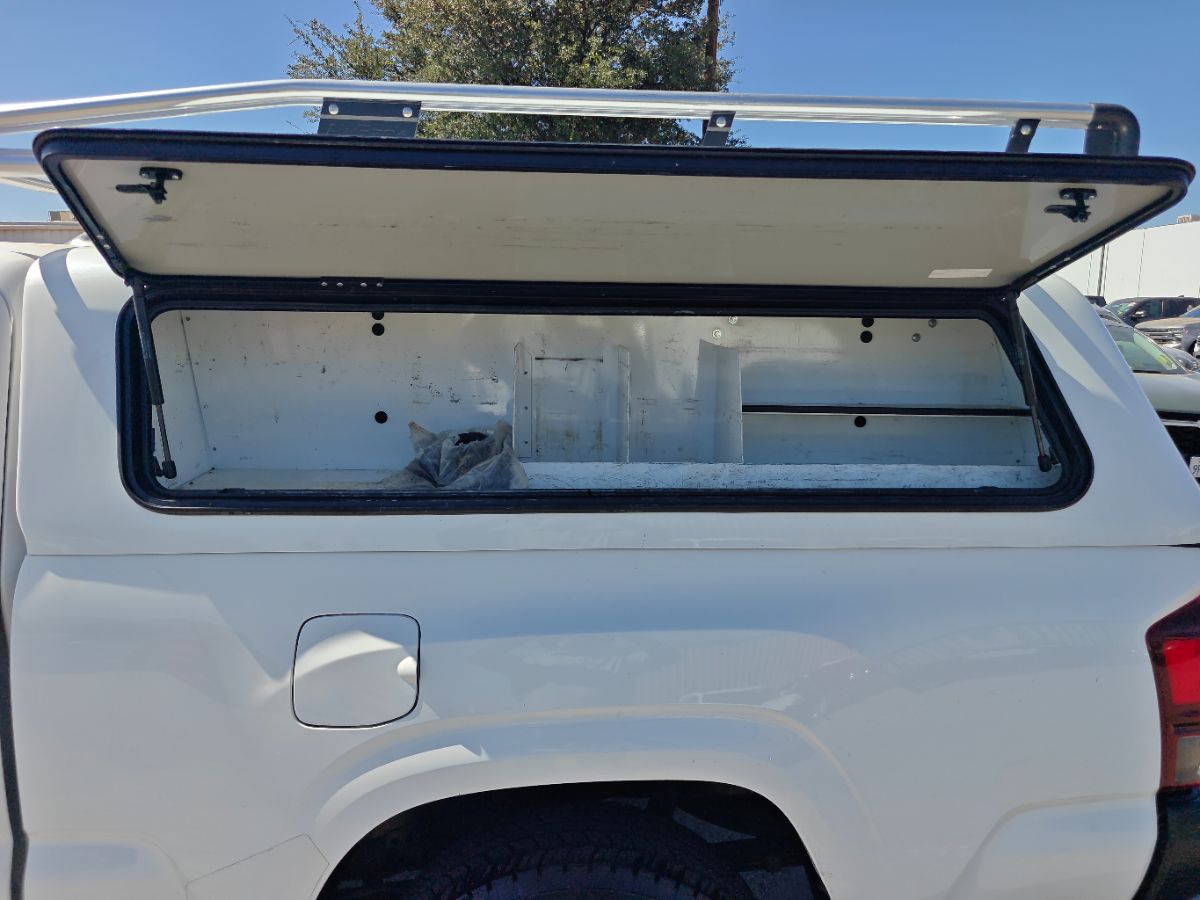 Toyota Tacoma photo 17