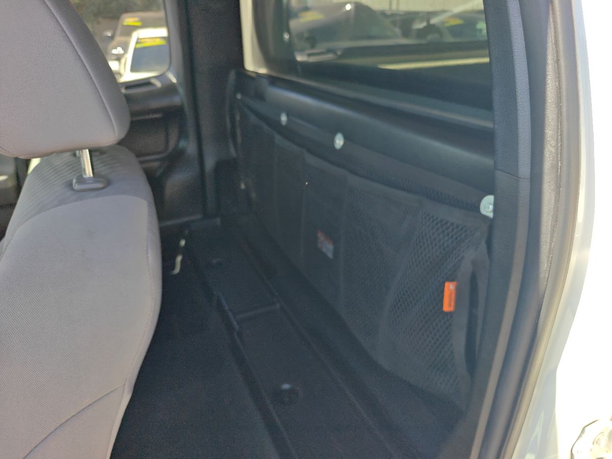 Toyota Tacoma photo 18