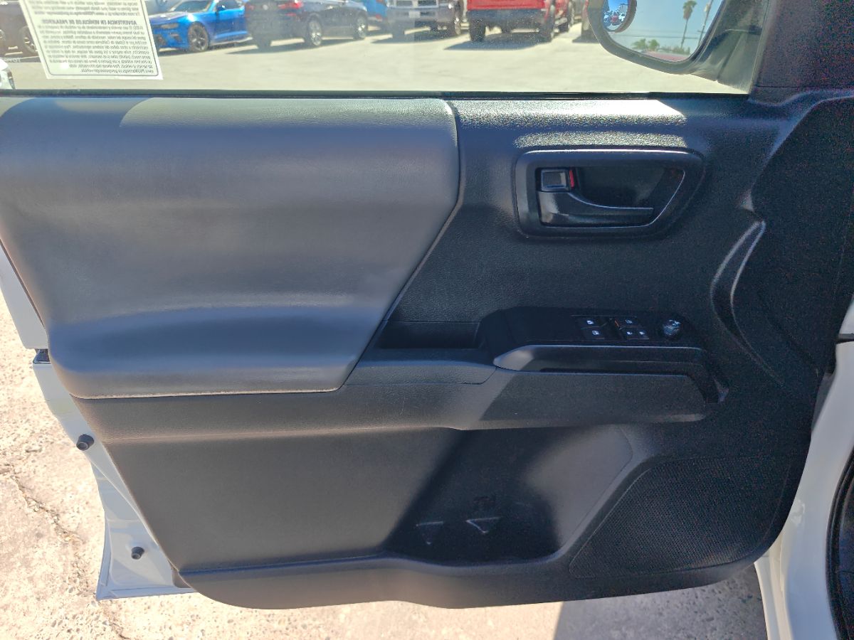 Toyota Tacoma photo 21