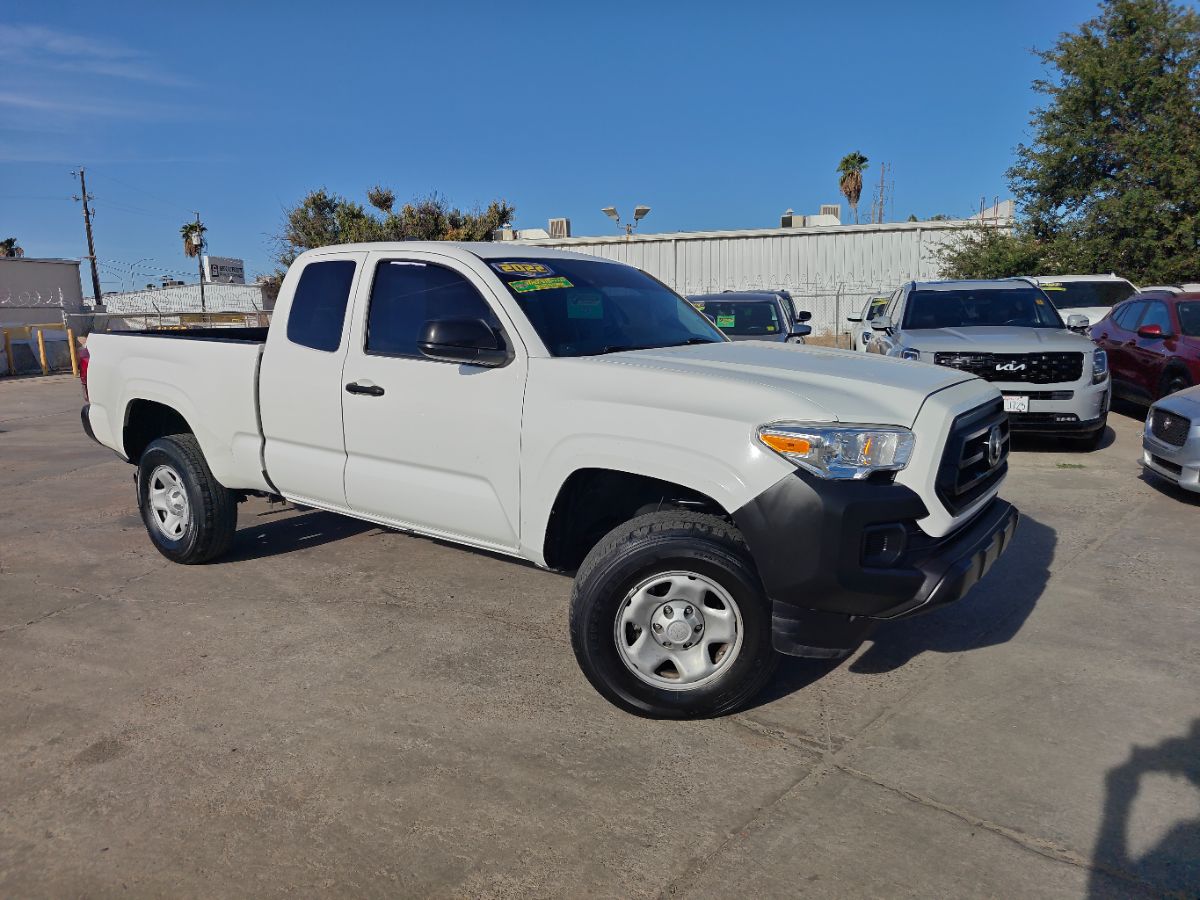 Toyota Tacoma photo 2