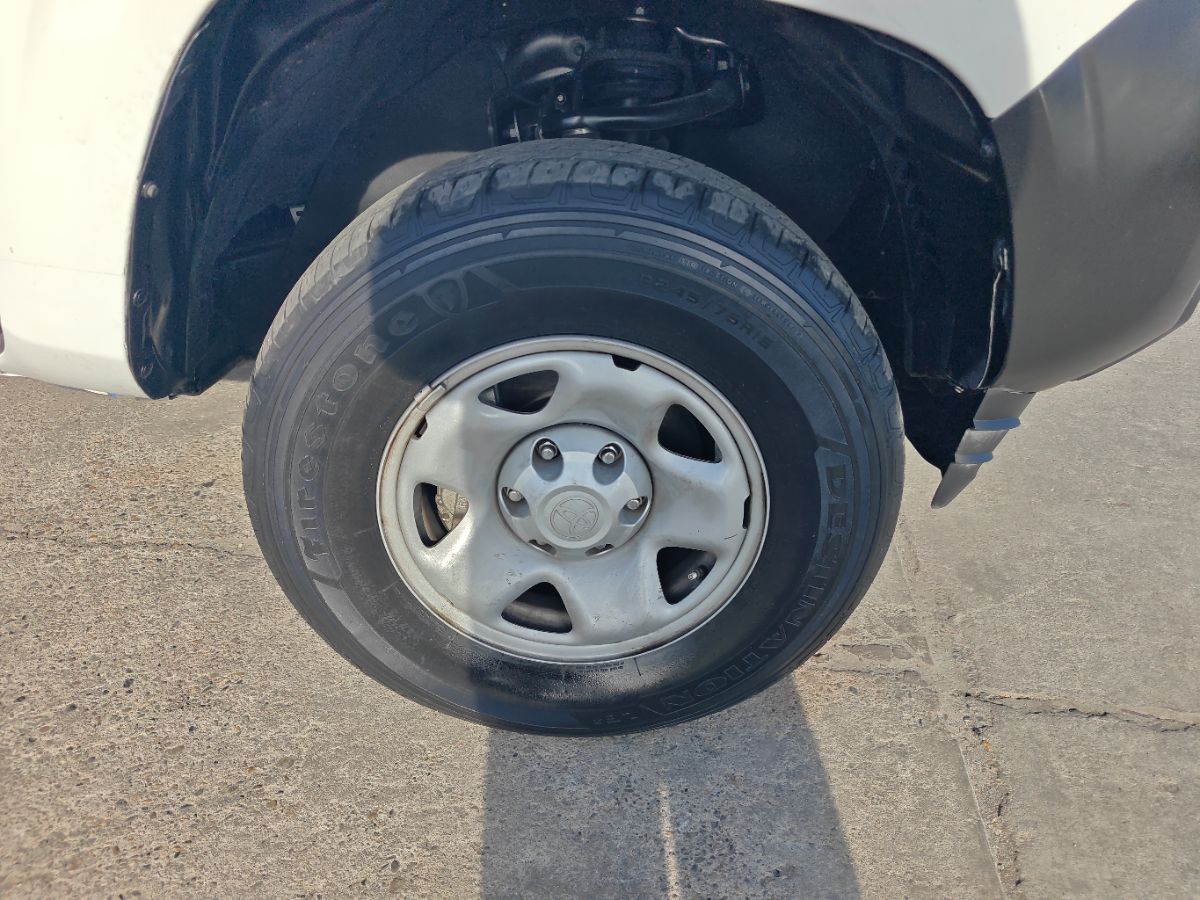Toyota Tacoma photo 8