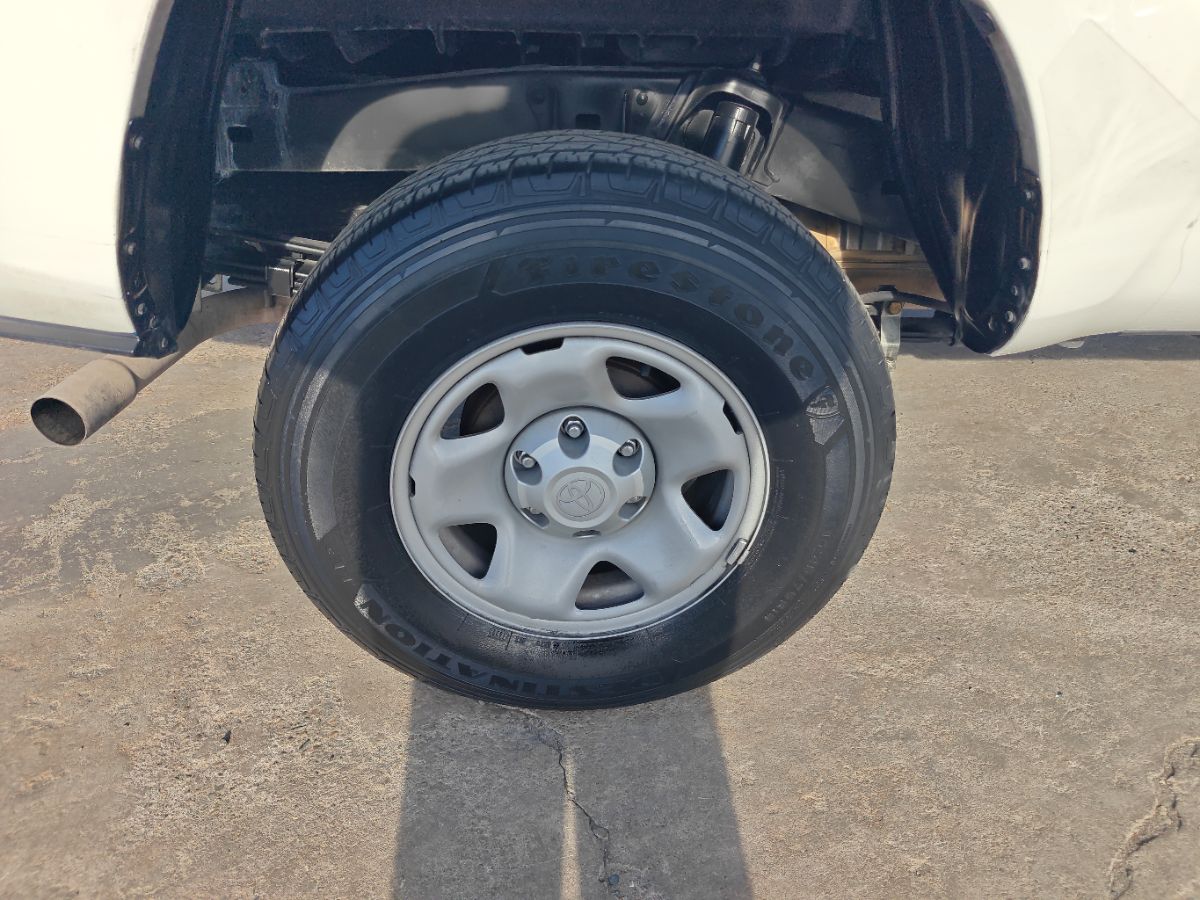 Toyota Tacoma photo 9