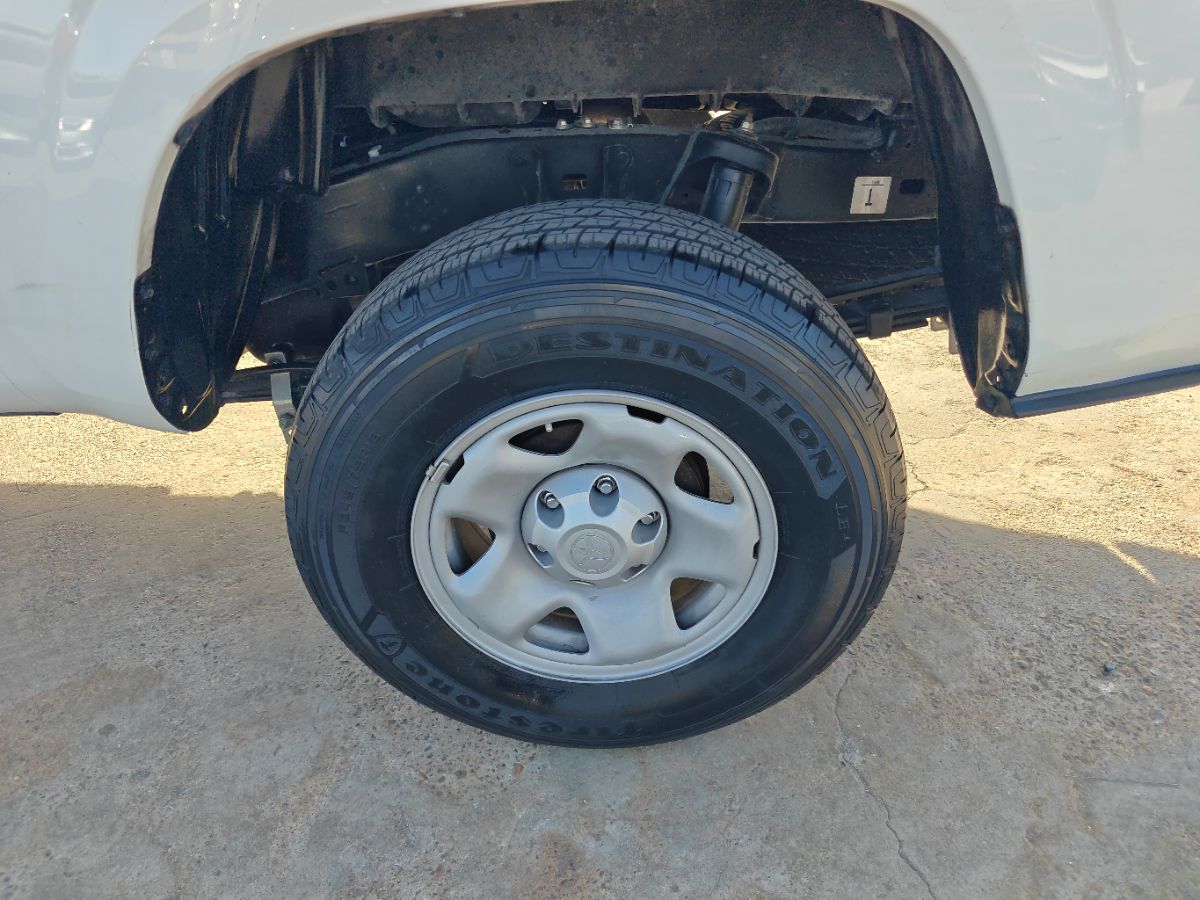 Toyota Tacoma photo 15