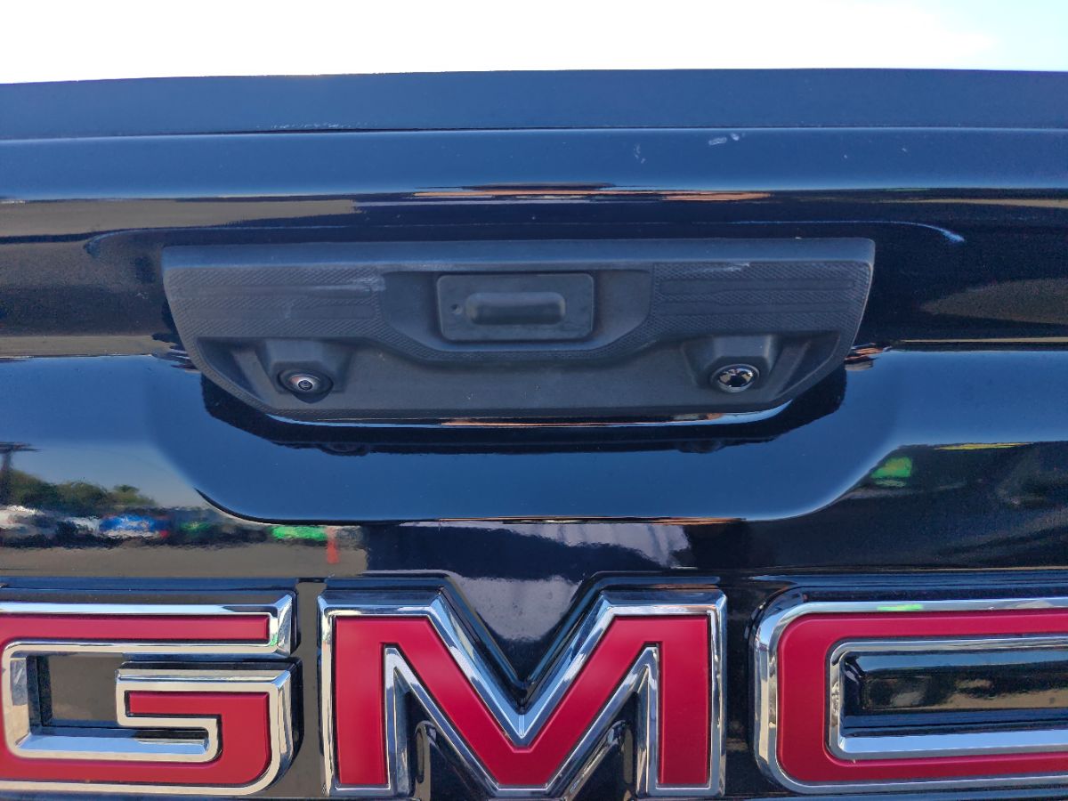 GMC Sierra photo 13