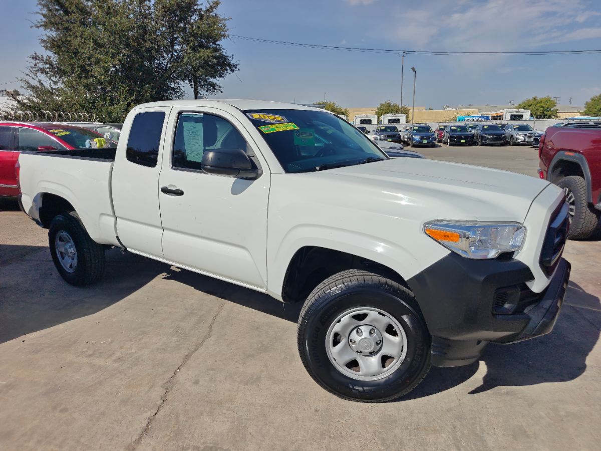 Toyota Tacoma photo 2