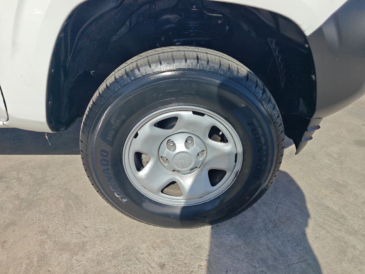 Toyota Tacoma photo 8