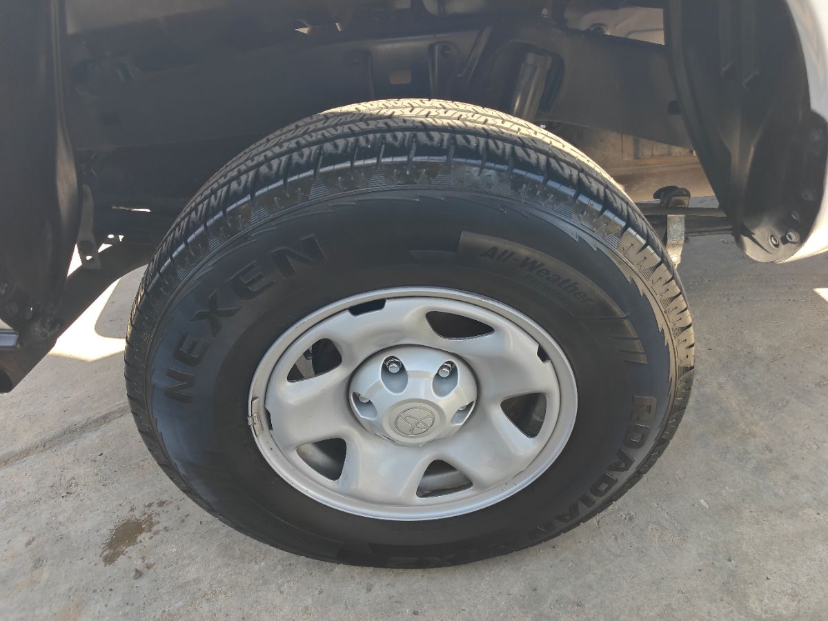Toyota Tacoma photo 9