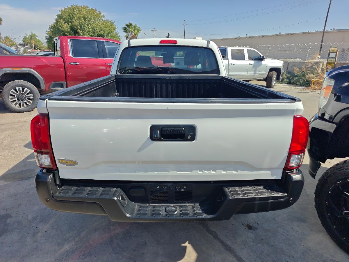 Toyota Tacoma photo 11