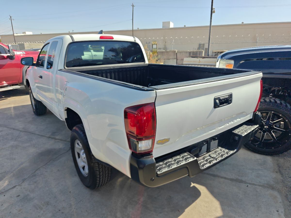 Toyota Tacoma photo 12