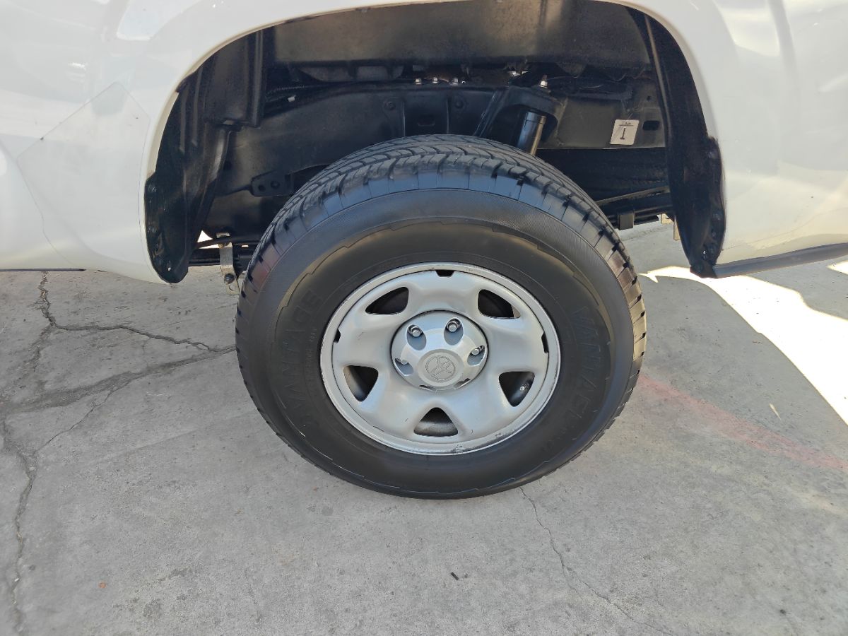 Toyota Tacoma photo 15